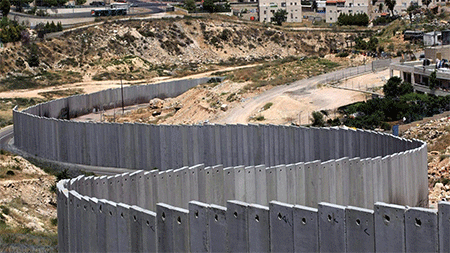 Los sionistas se esconden tras muros de cemento